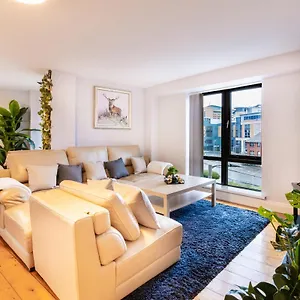 https://quarters-riverside.belfasthotelsireland.com
